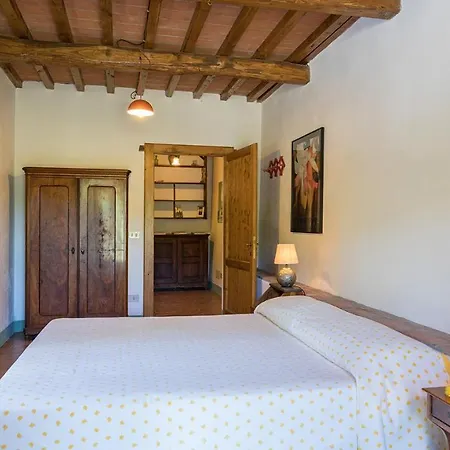 I Mandorli 8, Emma Villa